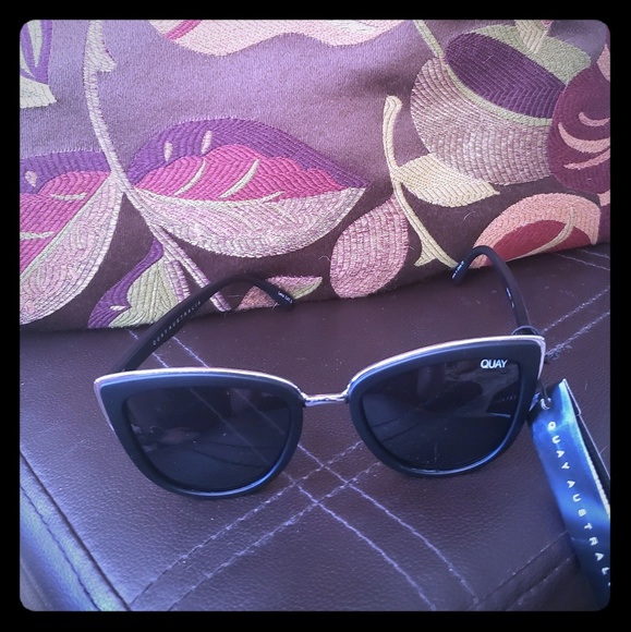 Quay Australia Accessories - NWT - QUAY AUSTRALIA Sunglasses in MY GIRL